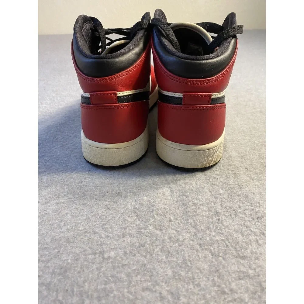 Size 6.5 - Jordan 1 Mid Chicago Black Toe 554724-069‎